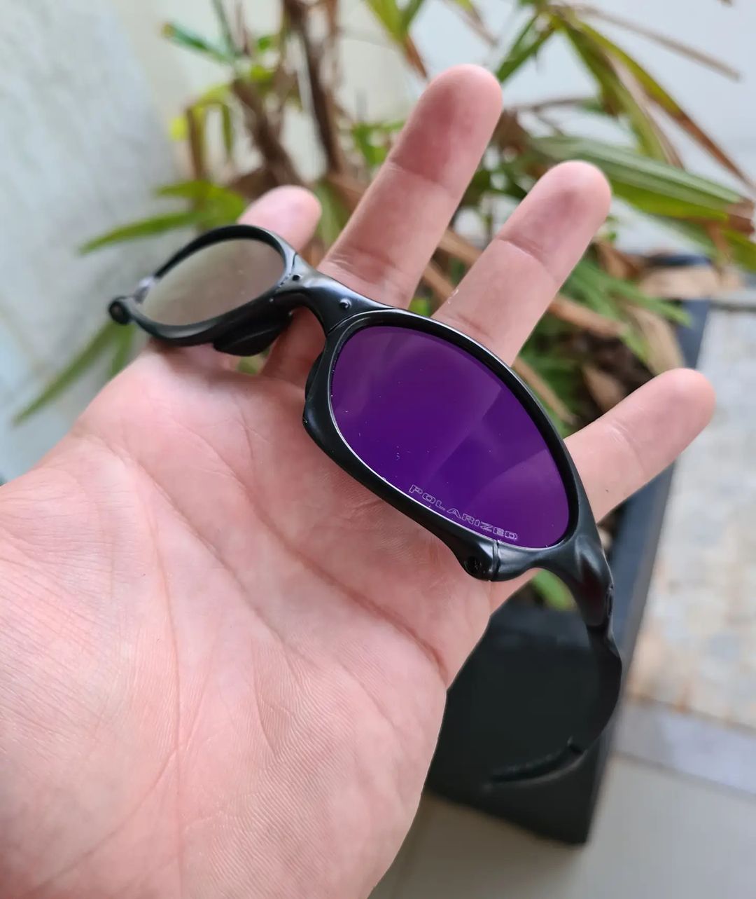 Penny - Frame: Carbon | Lens: Violet