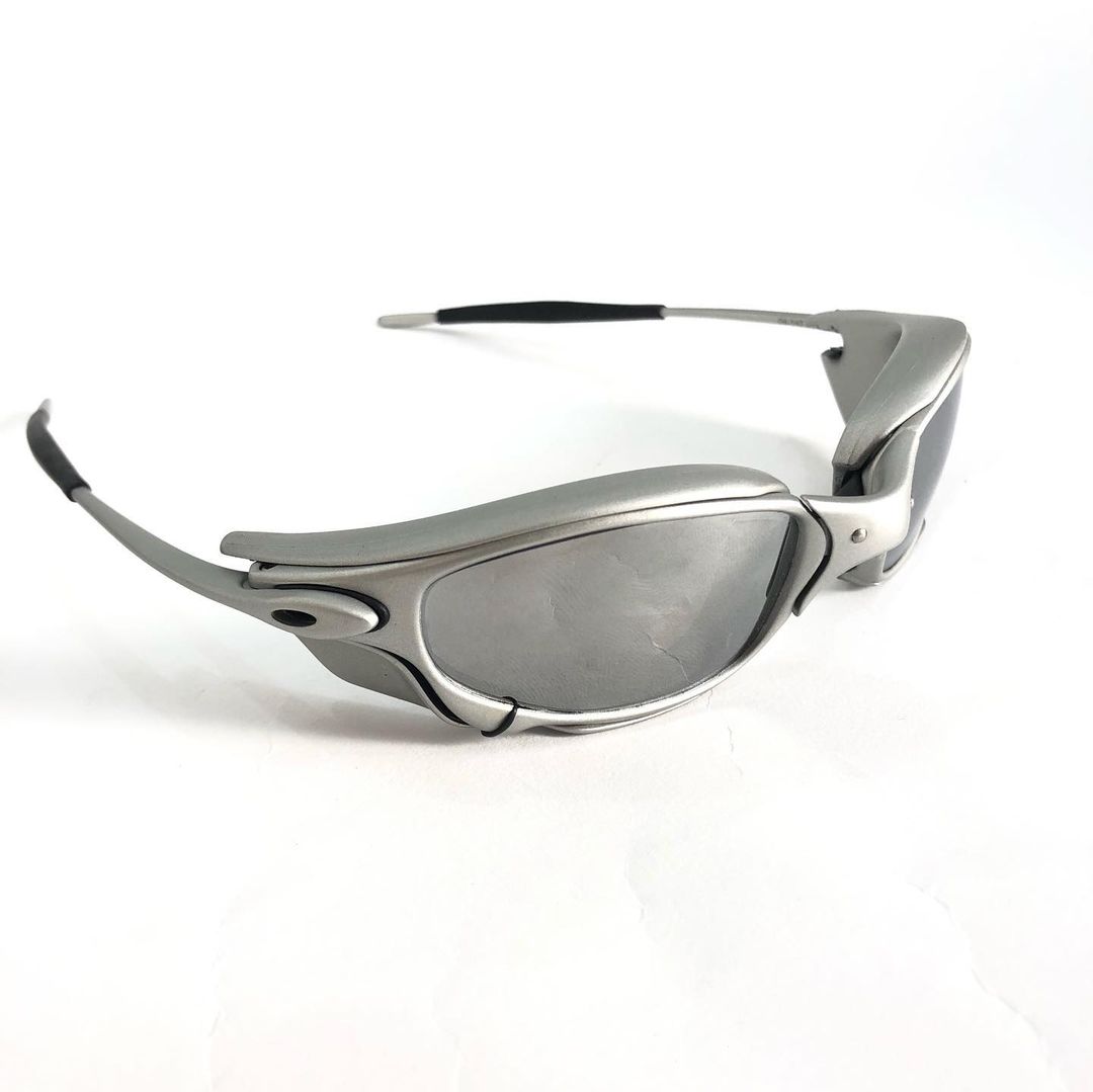 Juliet - Frame: Titanium | Lens: Liquid-Metal Custom