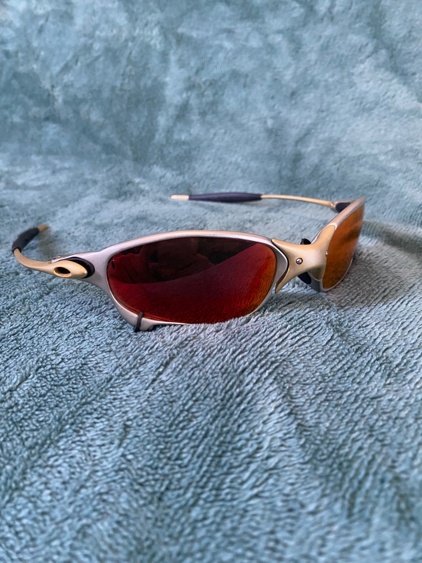 JULIET | Frame: 24K - Lens: dark | OURO